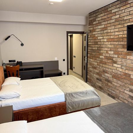 Komilfo Hotel Chişinău Eksteriør billede