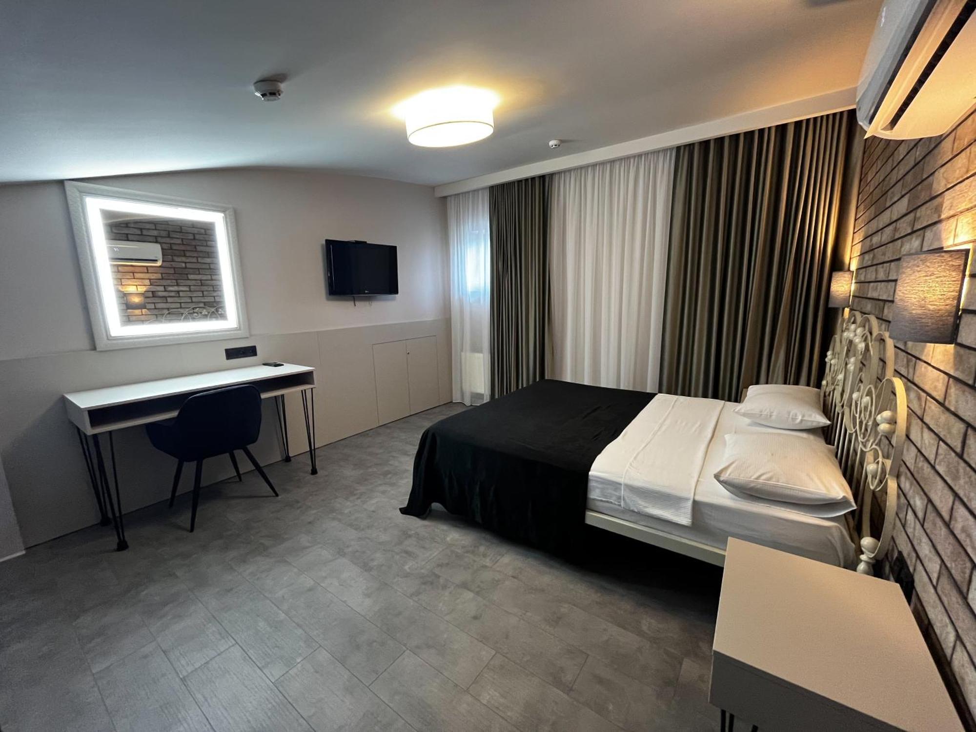 Komilfo Hotel Chişinău Eksteriør billede