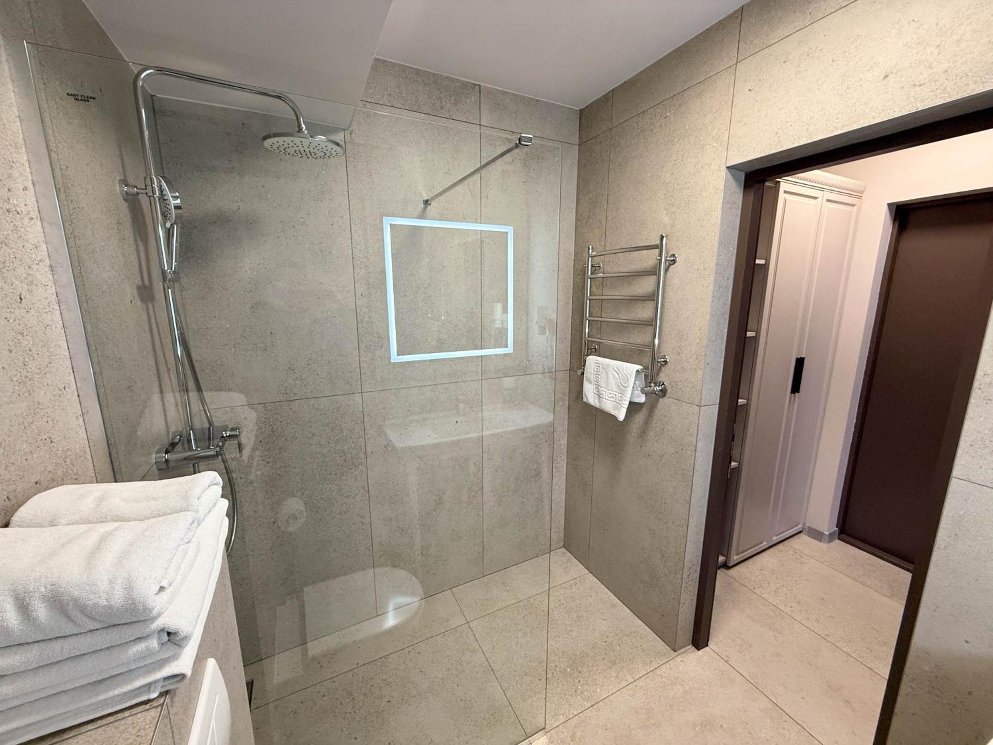 Komilfo Hotel Chişinău Eksteriør billede