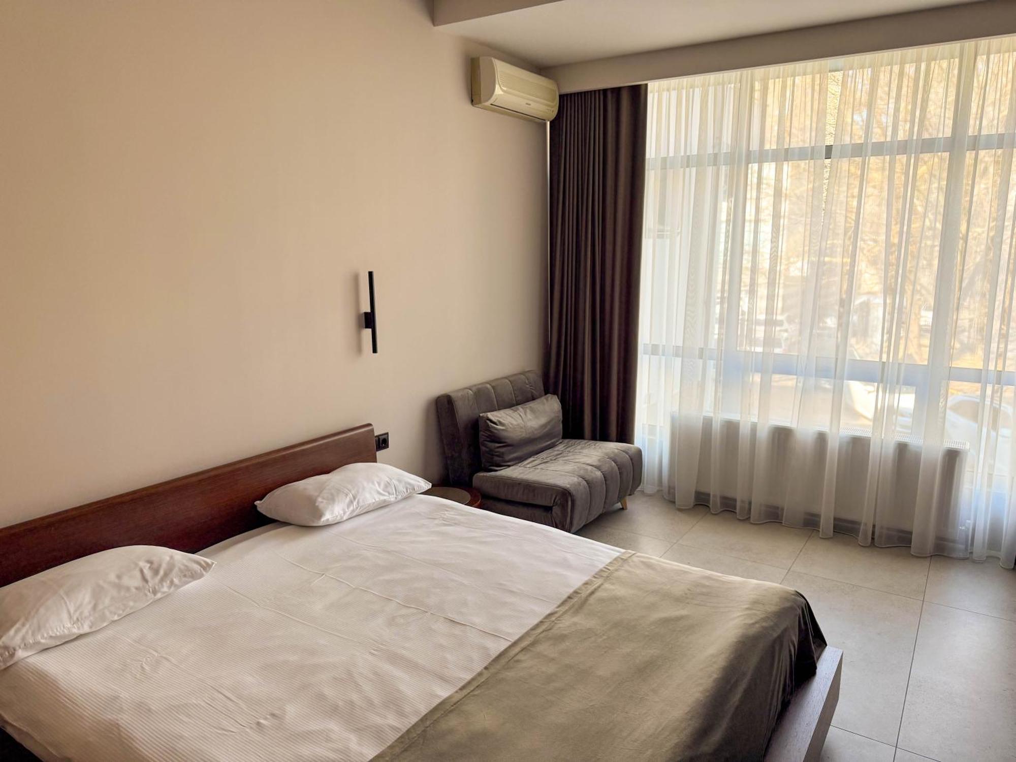 Komilfo Hotel Chişinău Eksteriør billede