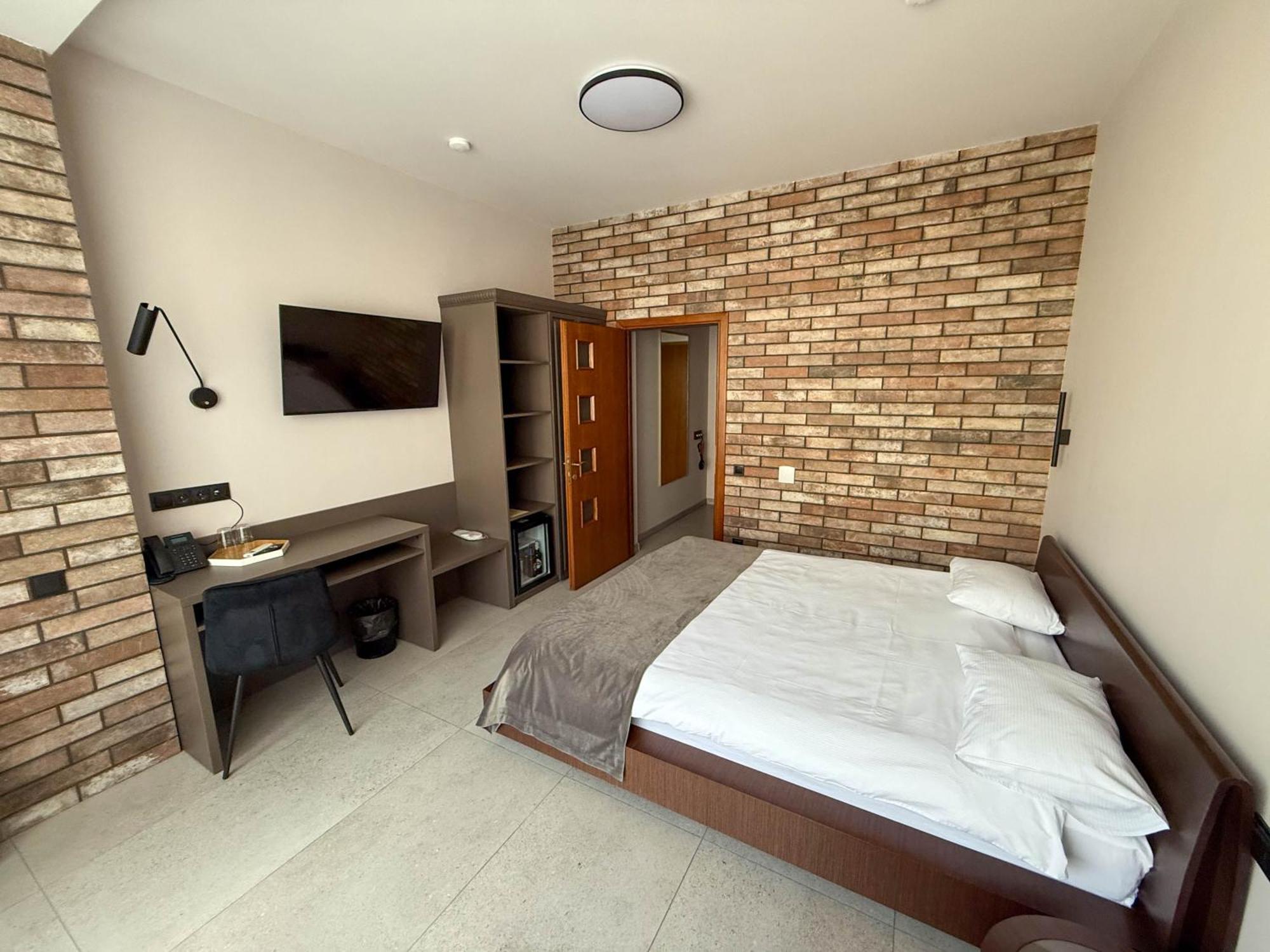 Komilfo Hotel Chişinău Eksteriør billede