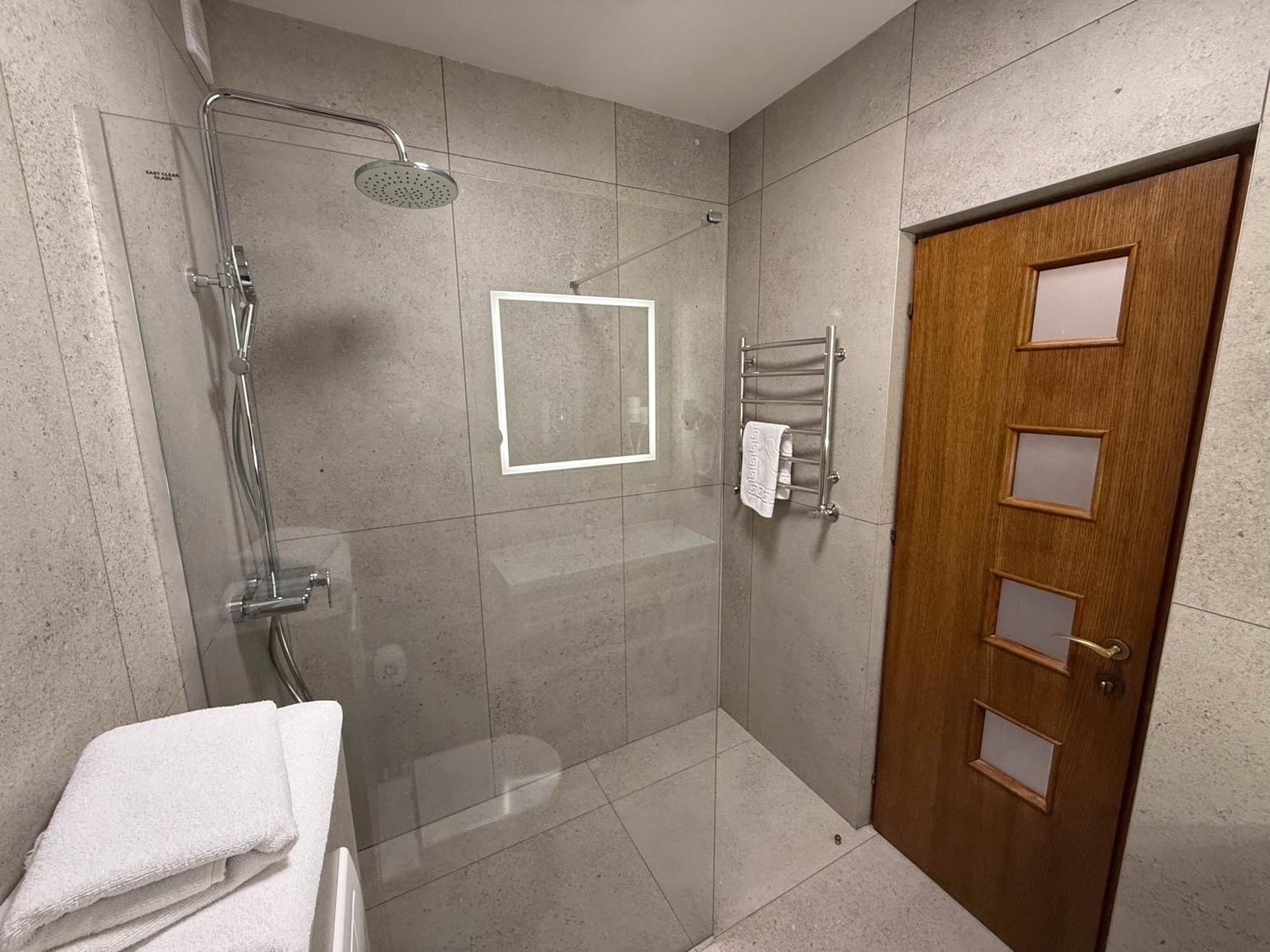 Komilfo Hotel Chişinău Eksteriør billede
