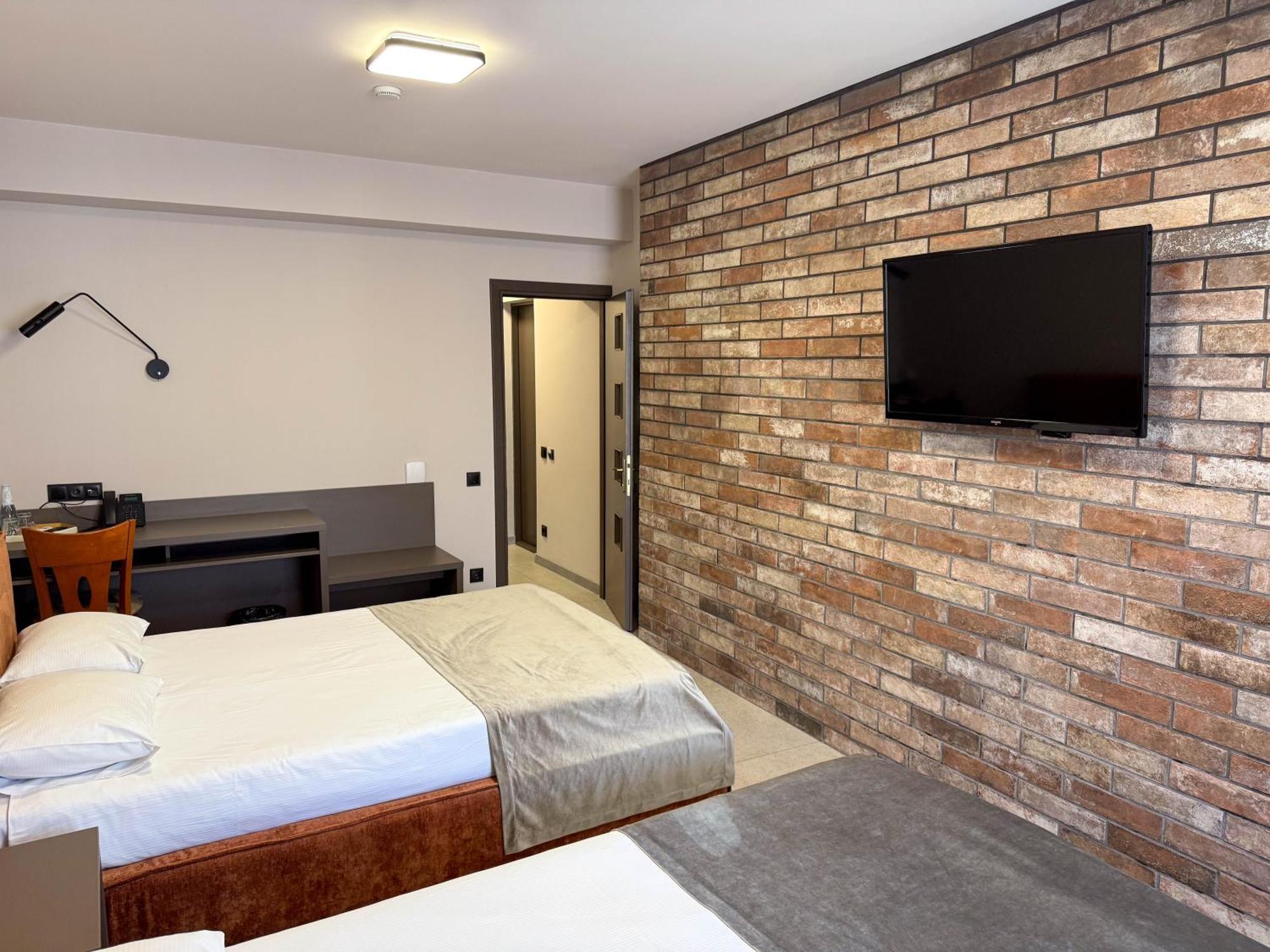 Komilfo Hotel Chişinău Eksteriør billede
