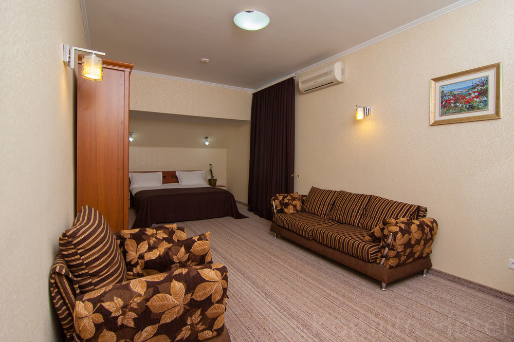 Komilfo Hotel Chişinău Eksteriør billede