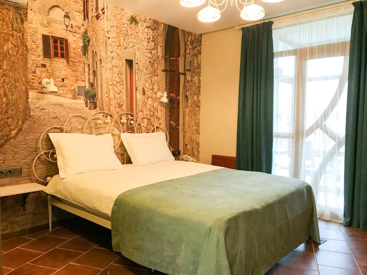 Komilfo Hotel Chişinău Eksteriør billede