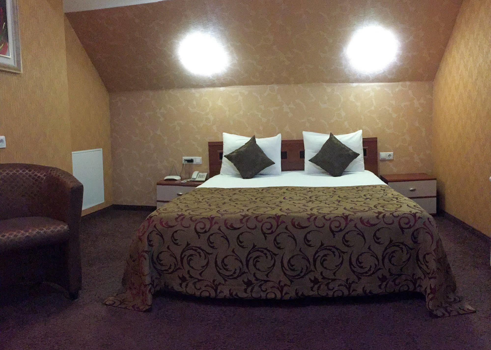 Komilfo Hotel Chişinău Eksteriør billede