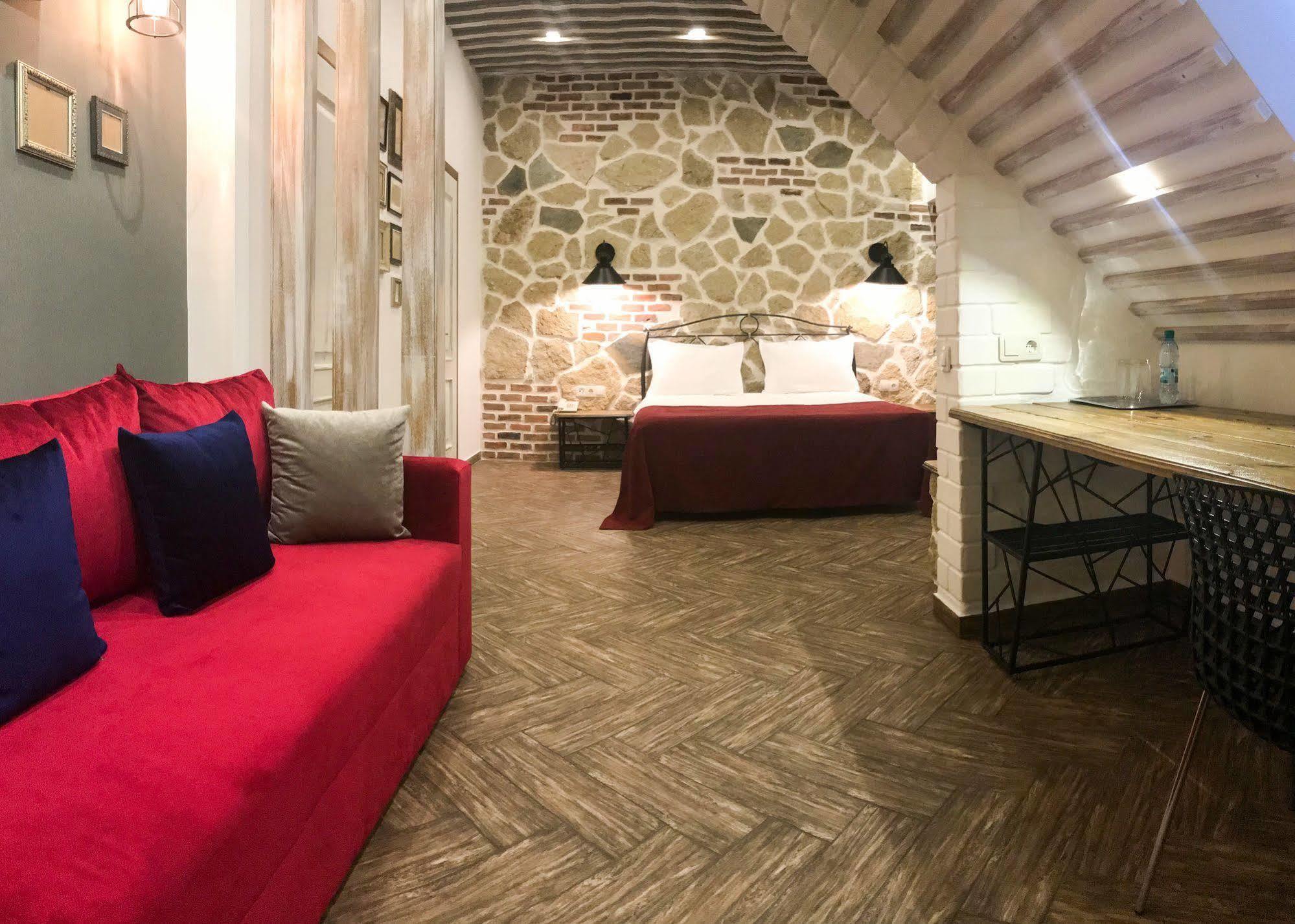 Komilfo Hotel Chişinău Eksteriør billede