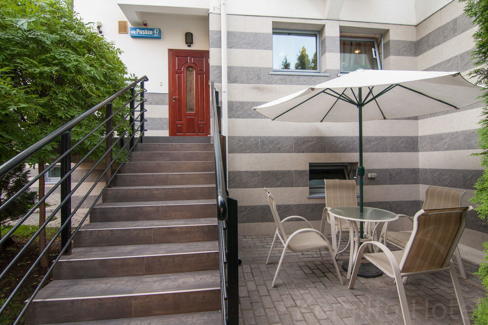 Komilfo Hotel Chişinău Eksteriør billede