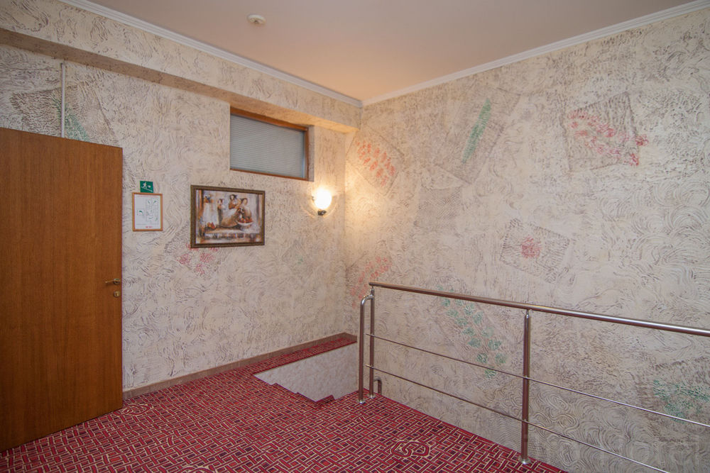 Komilfo Hotel Chişinău Eksteriør billede